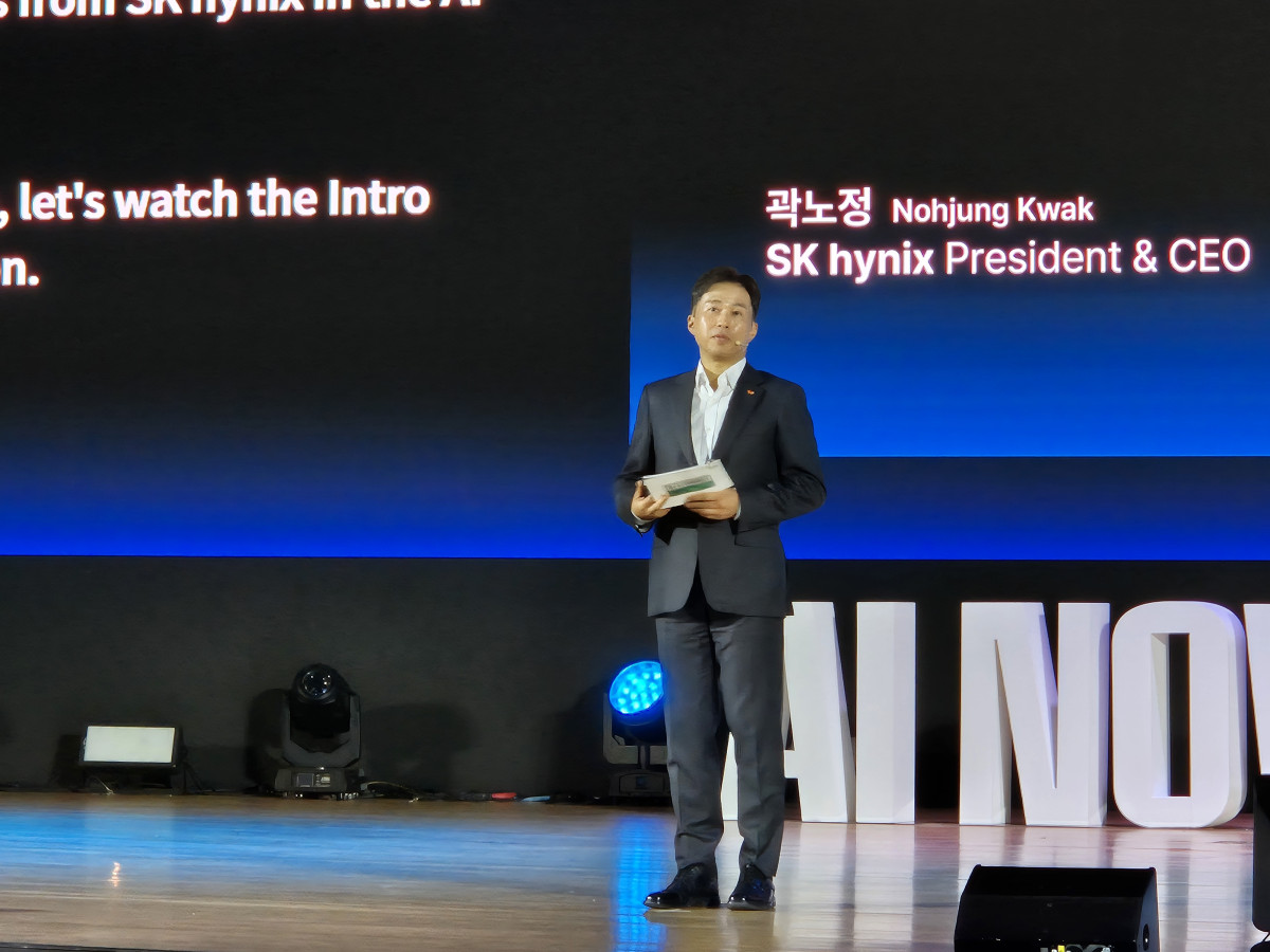 ▲곽노정 SK하이닉스 사장이 3일 서울 삼성동 코엑스에서 열린 ‘SK AI 서밋 2025’에서 발표하고 있다. (박민웅 기자 pmw7001@)