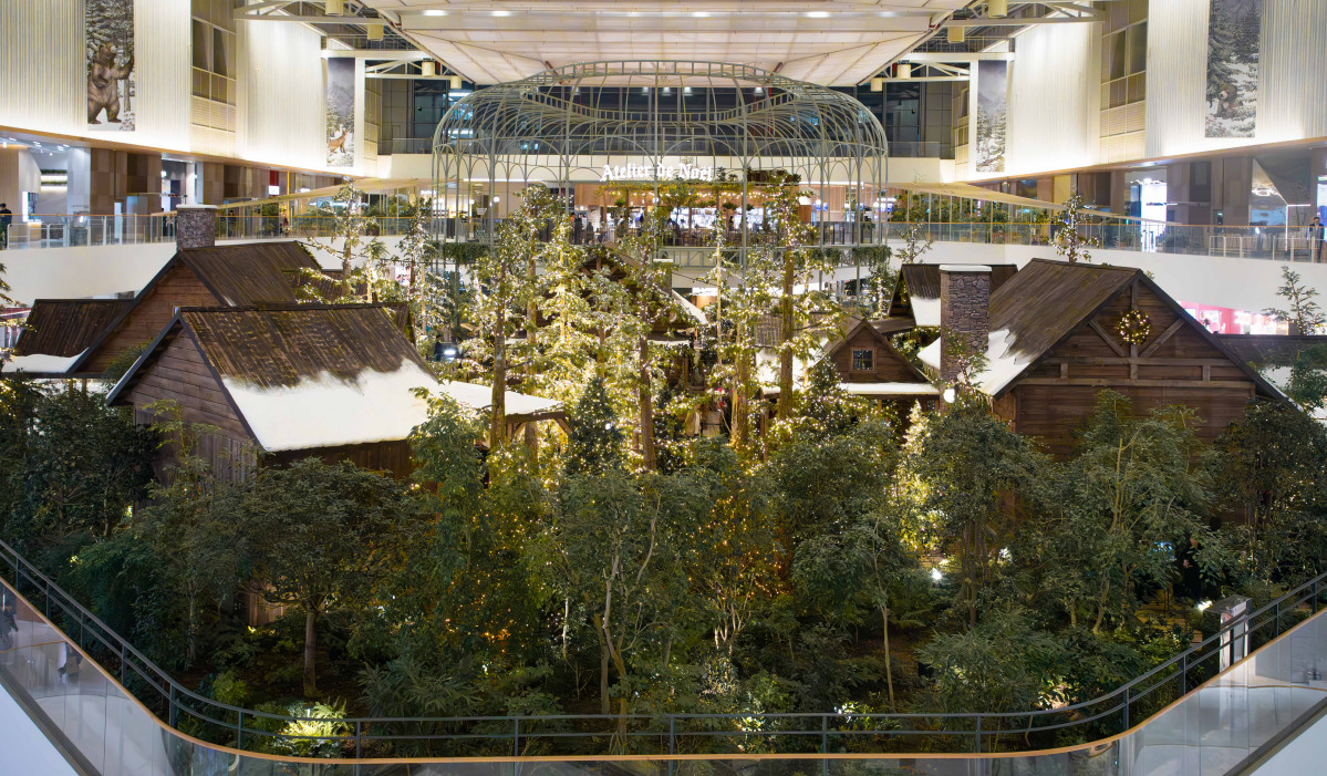 ▲현대백화점 더현대 서울 5층 사운즈 포레스트에 조성된 '해리의 크리스마스 공방' 전경 (사진제공=현대백화점)