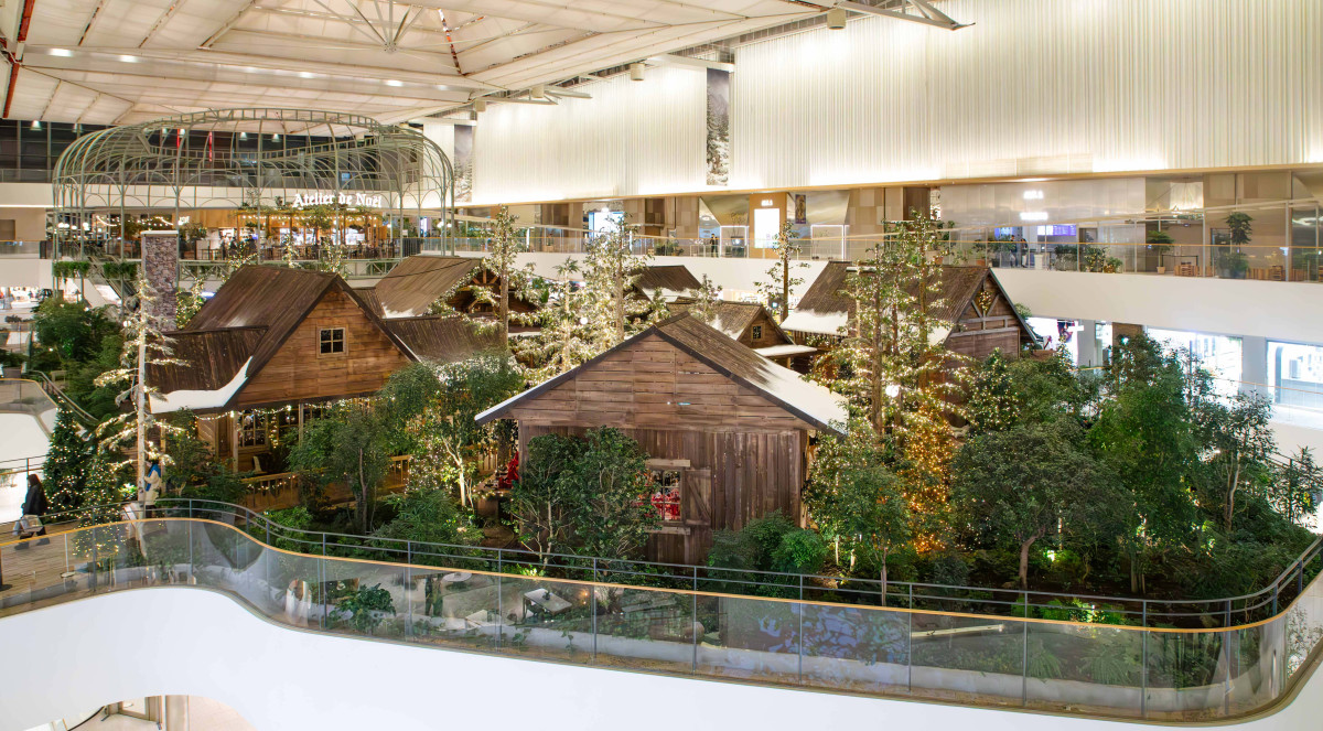 ▲현대백화점 더현대 서울 5층 사운즈 포레스트에 조성된 '해리의 크리스마스 공방' 전경 (사진제공=현대백화점)