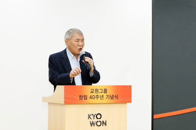 ▲장평순 교원그룹 회장이 창립 40주년 기념식에서 기념사를 하고 있다. (사진제공=교원그룹)