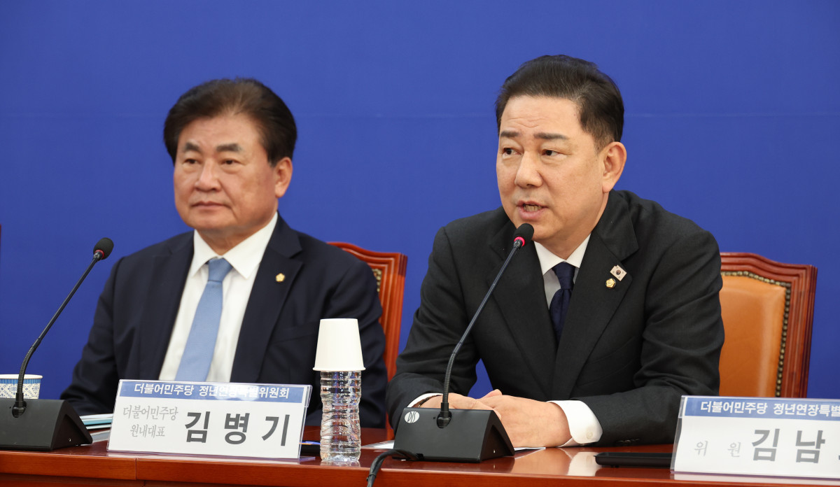 ▲김병기 더불어민주당 원내대표가 3일 오전 서울 여의도 국회에서 열린 더불어민주당 회복과 성장을 위한 정년연장특별위원회 제1차 본위원회의에서 발언을 하고 있다. (사진=뉴시스)