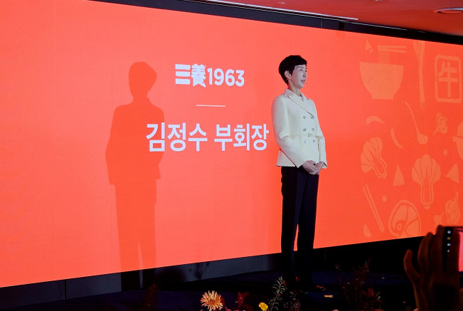 ▲3일 서울 중구 보코서울 명동호텔에서 열린 삼양식품 신제품 출시 발표회에서 김정수 삼양식품 부회장이 삼양 1963을 소개하기 위해 연단에 섰다. (사진=정영인 기자 oin@)