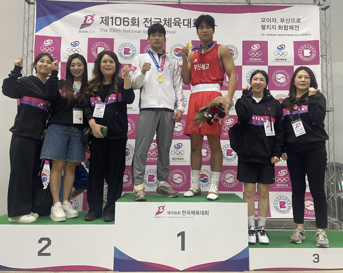 ▲제106회 체전 복싱종목에서 금메달을 딴 부산체고 박태산(왼쪽)과 박담현 (사진제공=부산체고)