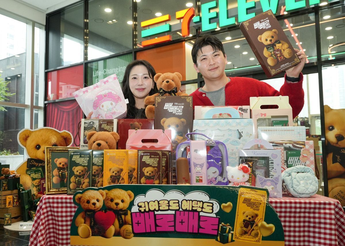 ▲코리아세븐이 운영하는 편의점 세븐일레븐은 글로벌 캐릭터와 아이돌 스트레이키즈, 이세계 아이돌 등의 IP를 활용한 빼빼로데이 상품 116종을 내놓는다. (사진제공=코리아세븐)