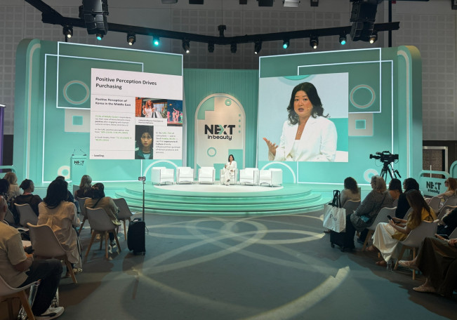 ▲랜딩인터내셔널 정새라 대표가 지난달 28일(현지시간) 두바이 세계무역센터에서 열린 중동 최대 규모 뷰티 박람회 ‘뷰티월드 미들이스트 2025 (Beauty world Middle East 2025)’에 연사로 나섰다. (사진제공=랜딩인터내셔널)