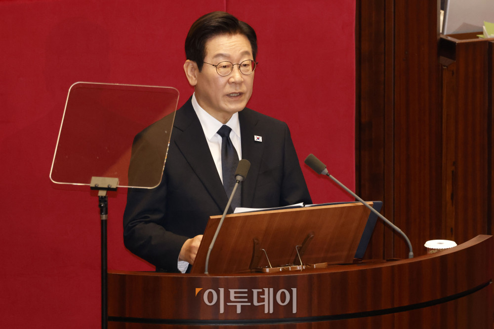 ▲이재명 대통령이 4일 서울 여의도 국회 본회의에서 내년도 정부 예산안에 대한 시정연설을 하고 있다. 고이란 기자 photoeran@