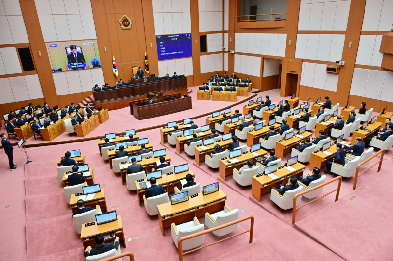 ▲부산시의회 본회의장에서 제332회 정례회가 진행되고 있다 (사진회)