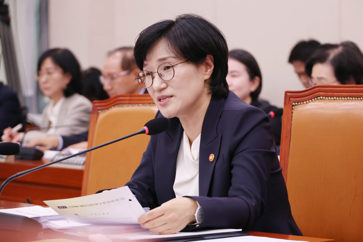 ▲원민경 성평등가족부 장관이 4일 서울 여의도 국회 성평등가족위원회에서 열린 성평등가족부에 대한 국정감사에서 위원 질의에 답하고 있다. (연합뉴스)