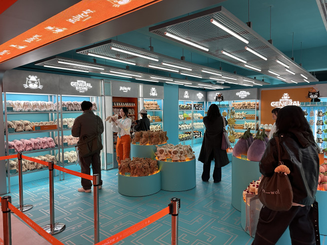 ▲팝업스토어 2층에 마련된 제너럴 스토어. 기존 베스트셀러를 포함해 다양한 제품이 마련돼 있다. (서이원 기자 @iwonseo96)