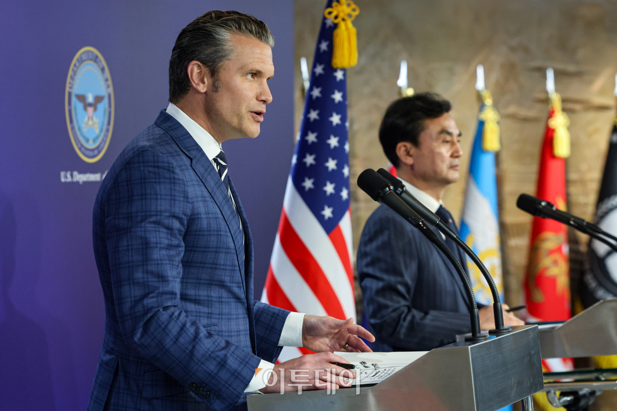 ▲피트 헤그세스 미국 전쟁부(국방부) 장관이 4일 서울 용산구 국방부 청사에서 열린 제57차 한미안보협의회의(SCM)를 마치고 가진 공동기자회견에서 취재진의 질문에 답하고 있다. 사진공동취재단