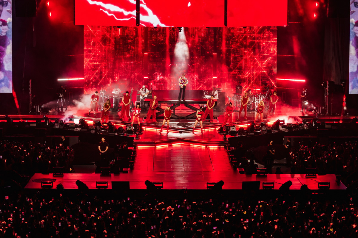 ▲지드래곤이 7월 대만에서 열린 '위버맨쉬' 공연에서 퍼포먼스를 펼치고 있다. (사진제공=갤럭시코퍼레이션)