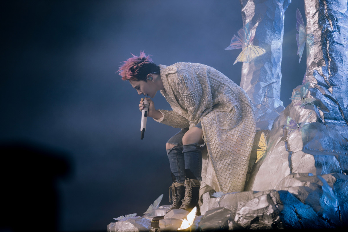 ▲지드래곤이 7월 호주에서 열린 '위버맨쉬' 공연에서 노래하고 있다. (사진제공=갤럭시코퍼레이션)