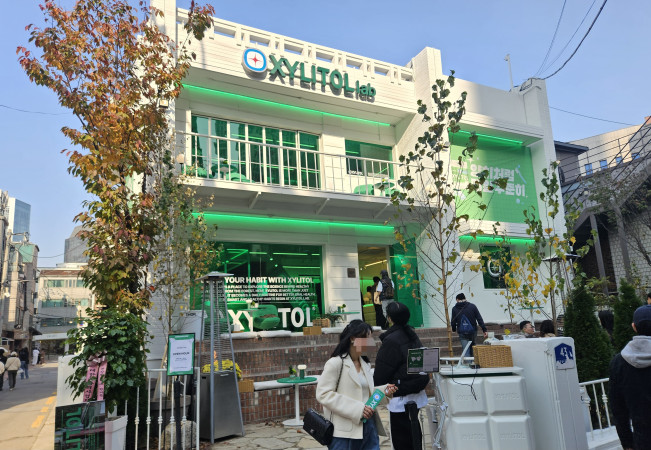 ▲5일 서울 성수동에서 진행 중인 롯데웰푸드의 자일리톨 팝업스토어 외관이 보이고 있다. (사진=정영인 기자 oin@)