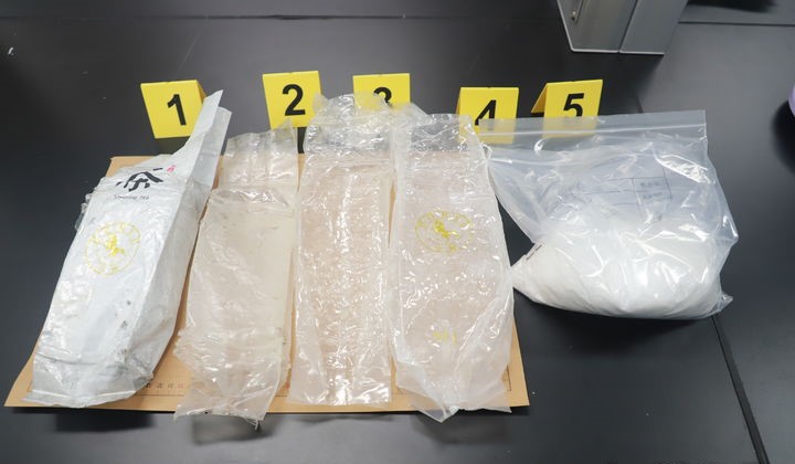▲ 제주지방해양경찰청이 공개한 지난 1일 오전 제주항에서 발견된 마약류 의심 물질. (사진제공=제주지방해양경찰청)