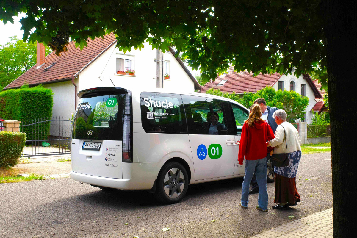 ▲현대차·기아는 헝가리 괴될뢰시에서 진행된 셔클의 ‘헝가리 수요응답교통 서비스 시범사업’을 지난달 31일성공적으로 종료했으며 이 과정을 담은 영상을 공개했다. (사진=현대차)