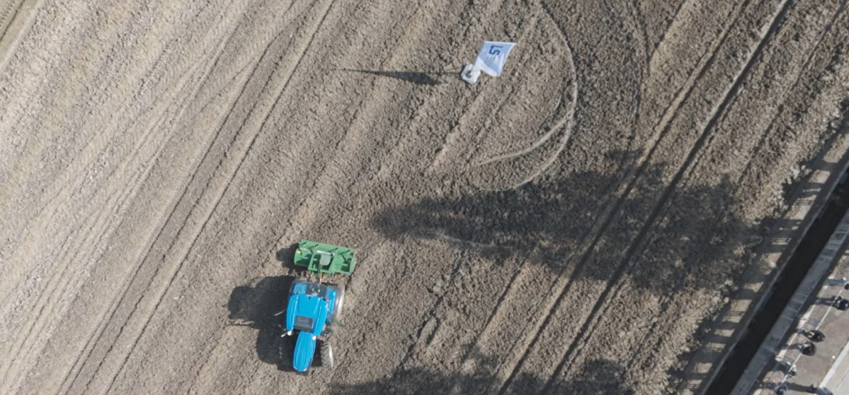 ▲2025 익산농업기계박람회에서 장애물 회피 기능을 시연 중인 LS엠트론 MT9 자율작업 트랙터 (사진제공-LS엠트론)