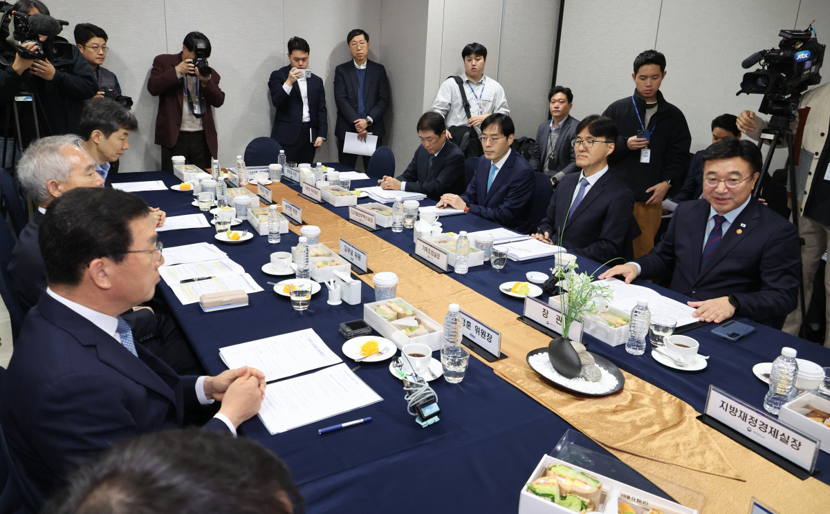 ▲윤호중 행정안전부 장관이 5일 오전 서울 여의도 국회에서 열린 더불어민주당 행정안전위원회와 행정안전부간의 당정협의에서 발언을 하고 있다. 2025.11.05.  (뉴시스)