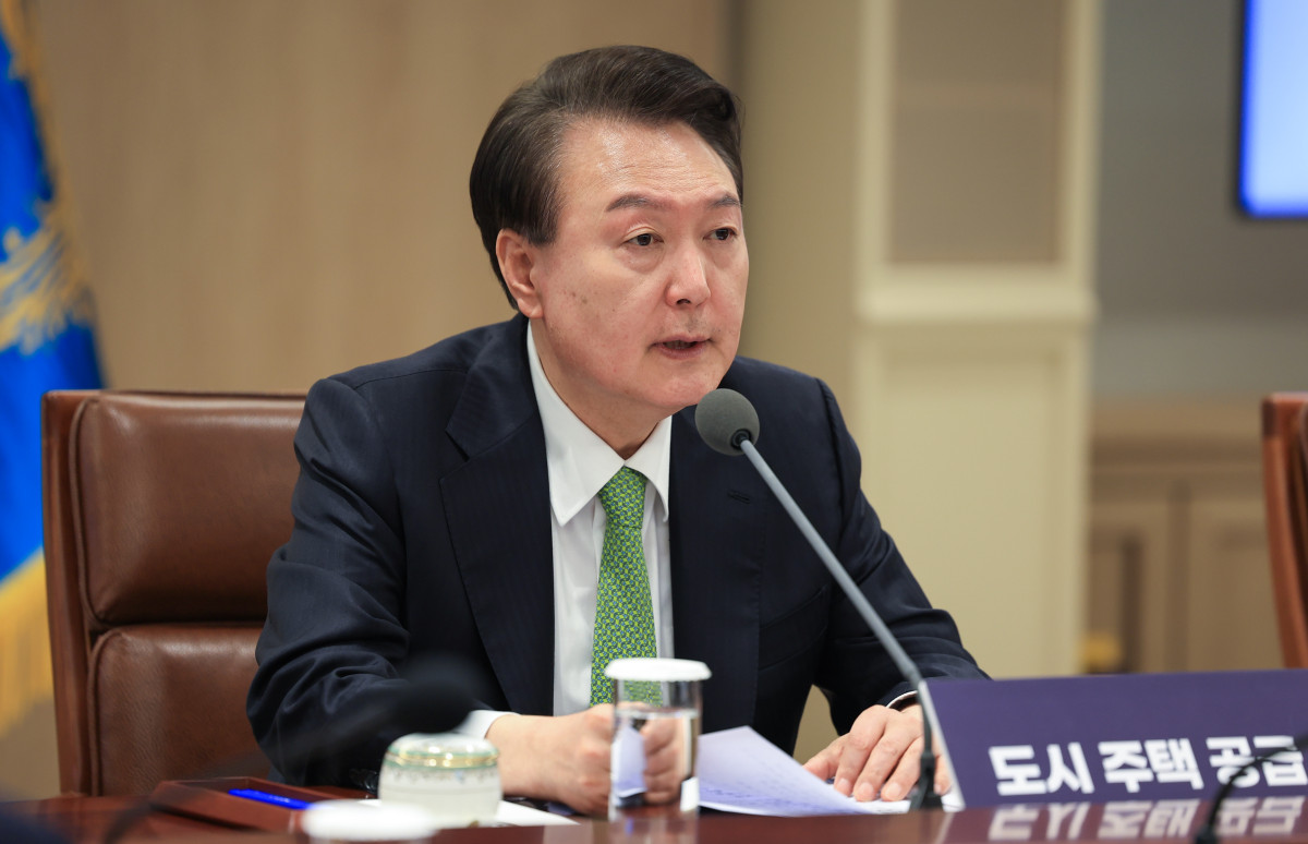 ▲윤석열 대통령이 지난해 4월 8일 서울 용산 대통령실 청사에서 열린 도시주택공급 점검회의에서 발언하고 있다.  (뉴시스)