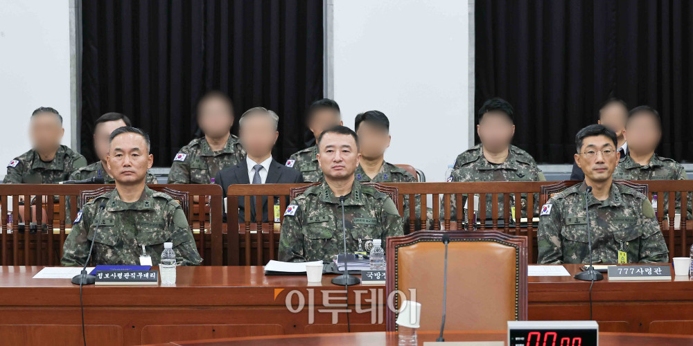 ▲5일 서울 여의도 국회 정보위원회에서 열린 국방정보본부 등에 대한 국정감사에 임종방(왼쪽부터) 정보사령관 직무대리, 원천희 국방정보본부장, 박종선 777사령관이 참석하고 있다. 고이란 기자 photoeran@