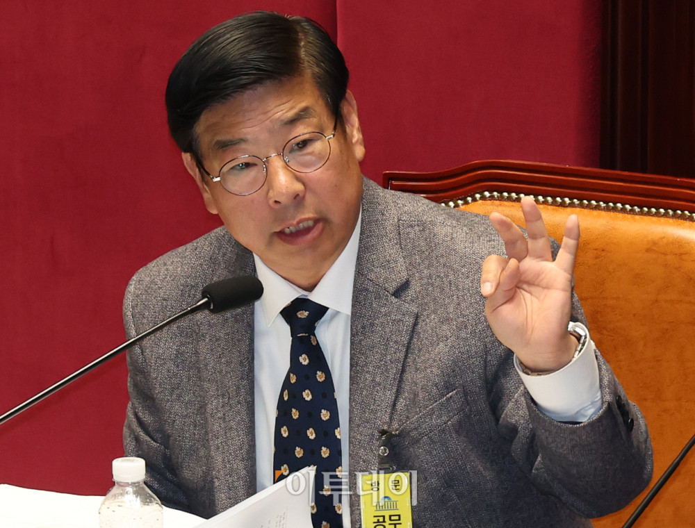 ▲5일 서울 여의도 국회 예산결산특별위원회에서 열린 2026년도 예산안 및 기금운용계획안에 대한 공청회에서 양준모 연세대 경제학과 교수가 발언하고 있다. 고이란 기자 photoeran@