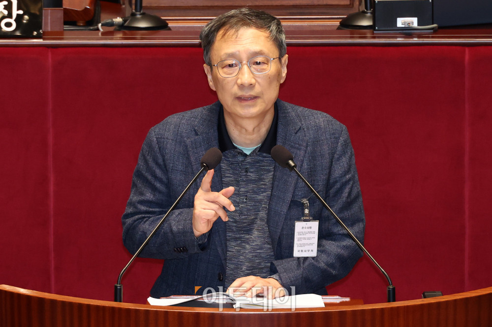 ▲5일 서울 여의도 국회 예산결산특별위원회에서 열린 2026년도 예산안 및 기금운용계획안에 대한 공청회에서 조영철 한신대 경제금융학 외래교수가 발언하고 있다. 고이란 기자 photoeran@