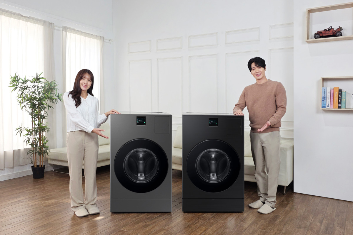 ▲삼성전자 모델이 '비스포크 AI 콤보' 신규 색상 신제품을 소개하고 있다. (사진제공-삼성전자)