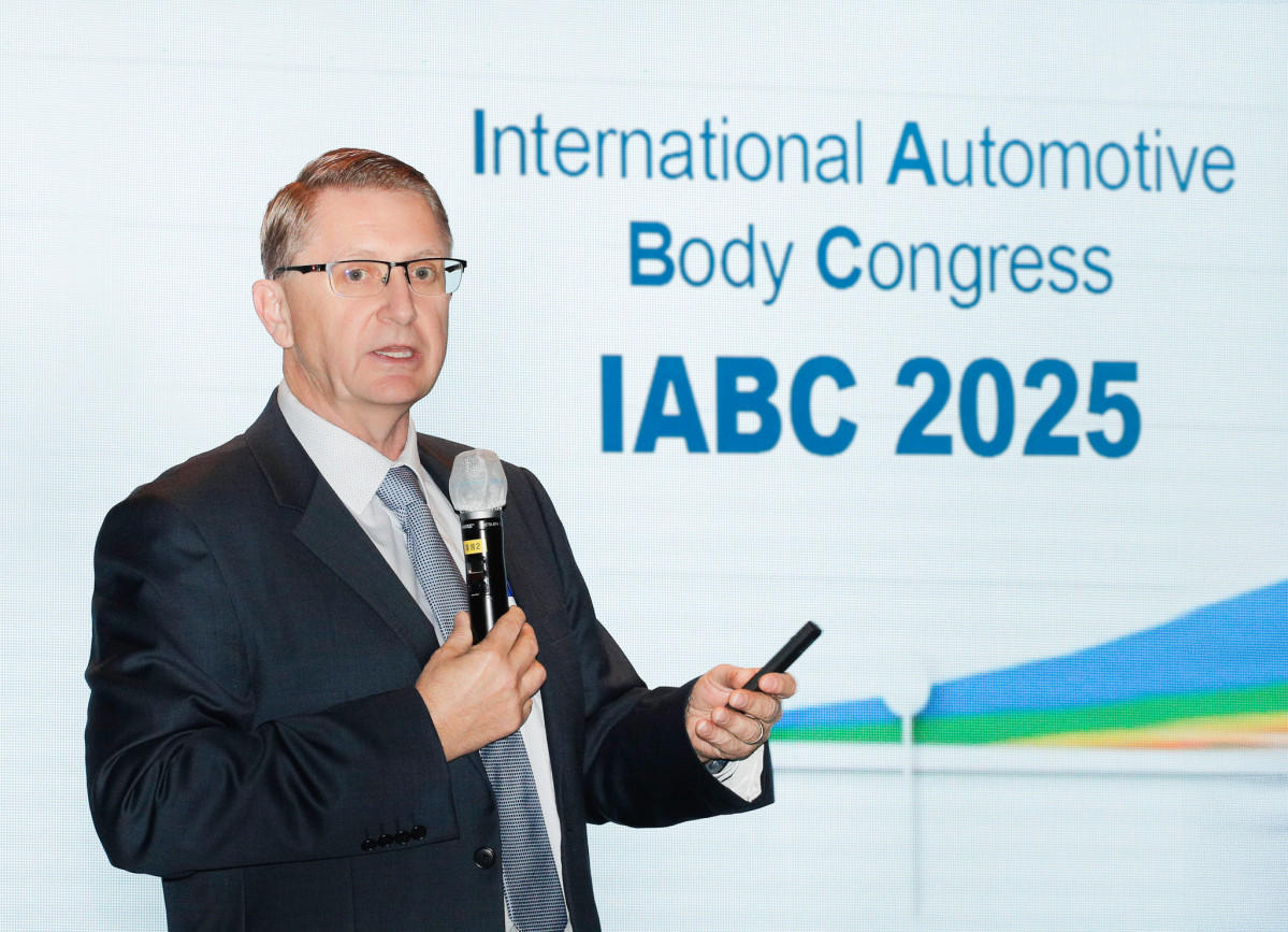 ▲IABC 2025 서울에서 환영사하는 브라이언 맥머레이 지엠테크니컬센터코리아 사장  (사진=GM)