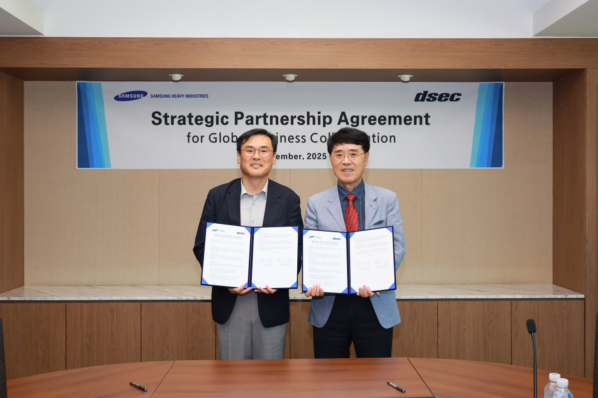 ▲삼성중공업 김경희 부사장(왼쪽)과 디섹 윤석용 대표이사가 MOU를 체결하는 모습. (삼성중공업)