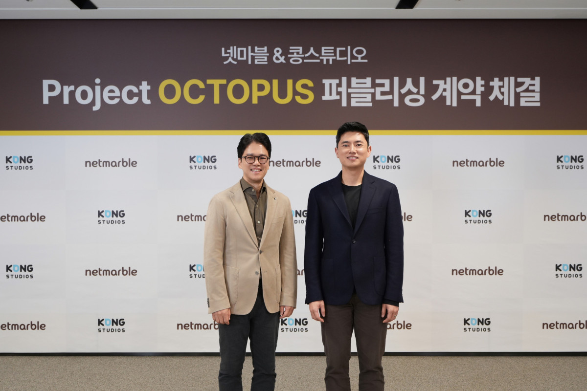 ▲(사진 왼쪽부터) 김병규 넷마블 대표, 석광원 콩스튜디오 대표가 서울 구로구에 위치한 넷마블 지타워 사옥에서 5일 조인식을 진행했다.  (사진제공=넷마블)