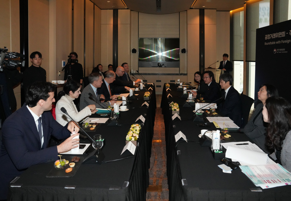 ▲주병기 공정거래위원장이 6일 주요국 주한외국상공회의소와 간담회를 하고 있다. (공정거래위원회)