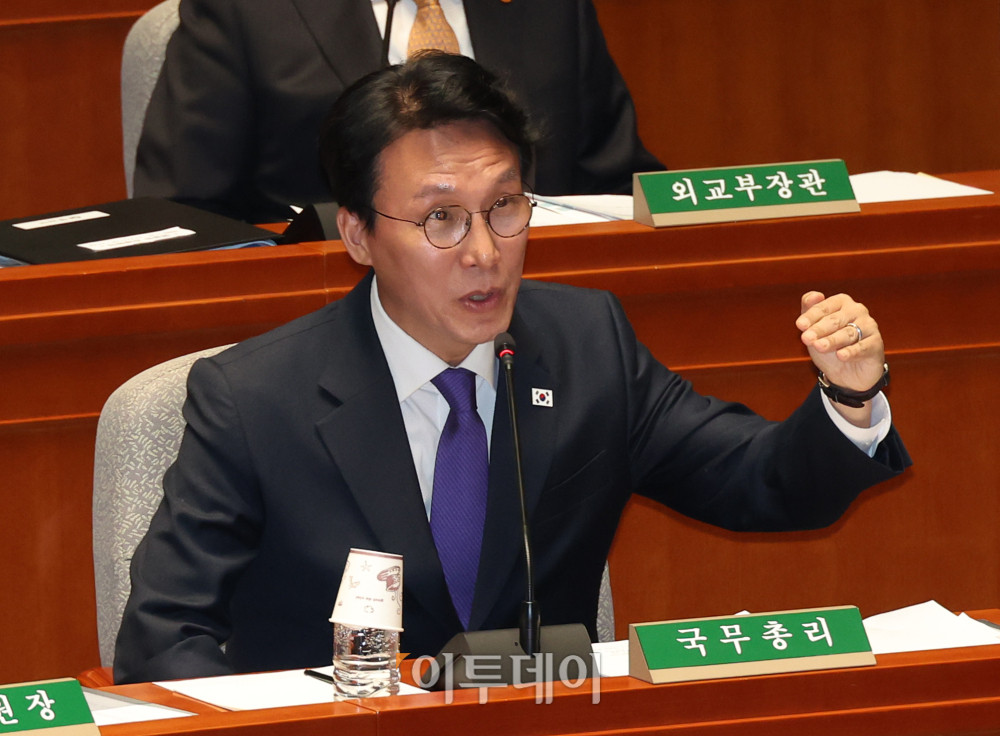 ▲김민석 국무총리가 6일 서울 여의도 국회에서 열린 예산결산특별위원회 전체회의에서 의원 질의에 답하고 있다. 고이란 기자 photoeran@