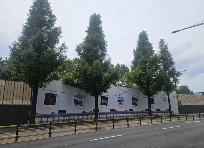 ▲양재천 공영 주차장 근린공원 공사장 가설 울타리. (사진제공=서초구)