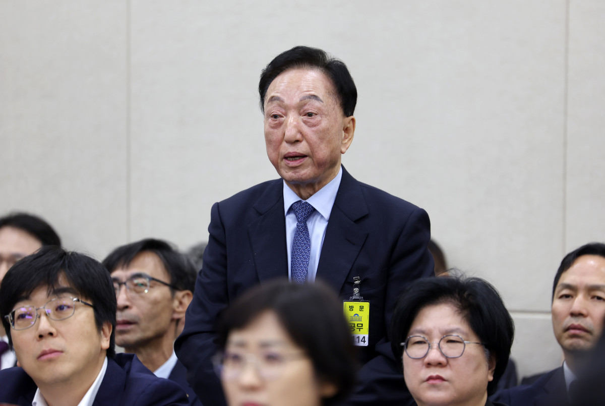 ▲박종술 대한적십자사 회장이 30일 오전 서울 여의도 국회 보건복지위원회에서 열린 보건복지부 등에 대한 종합감사에서 질의에 답하고 있다. 2025.10.30. (뉴시스)