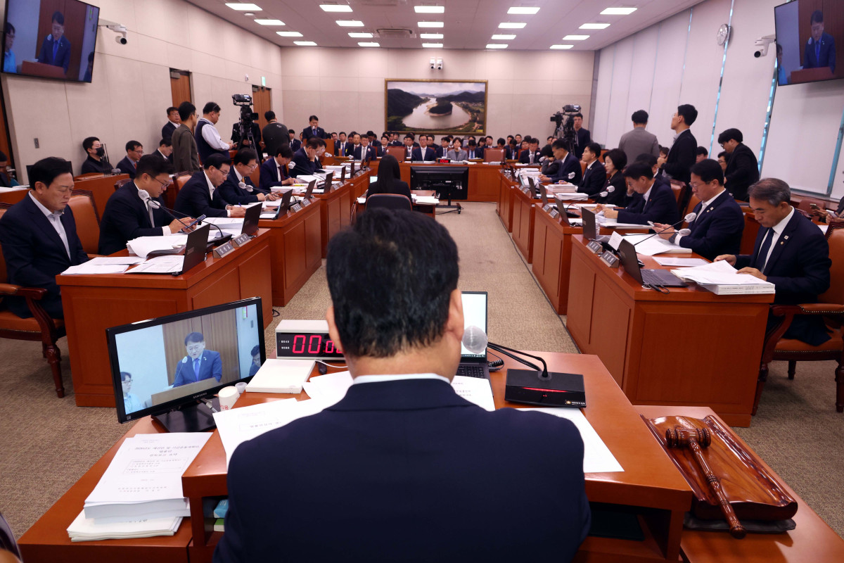 ▲어기구 국회 농해수위 위원장이 7일 오전 서울 여의도 국회에서 열린 농림축산식품해양수산위원회 전체회의에서 회의를 주재하고 있다. 2025.11.07. (뉴시스)