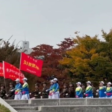▲중국인 단체가 서울 여의도 한강공원에서 행진하고 있다. (출처=TikTok 캡처)