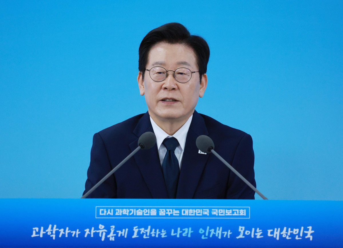 ▲이재명 대통령이 7일 대전 유성구 국립중앙과학관에서 열린 다시 과학기술인을 꿈꾸는 대한민국 국민보고회에서 발언하고 있다. 2025.11.07.  (뉴시스)