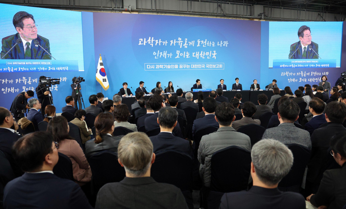 ▲이재명 대통령이 7일 대전 유성구 국립중앙과학관에서 열린 다시 과학기술인을 꿈꾸는 대한민국 국민보고회에 참석해 있다. 2025.11.07.  (뉴시스)