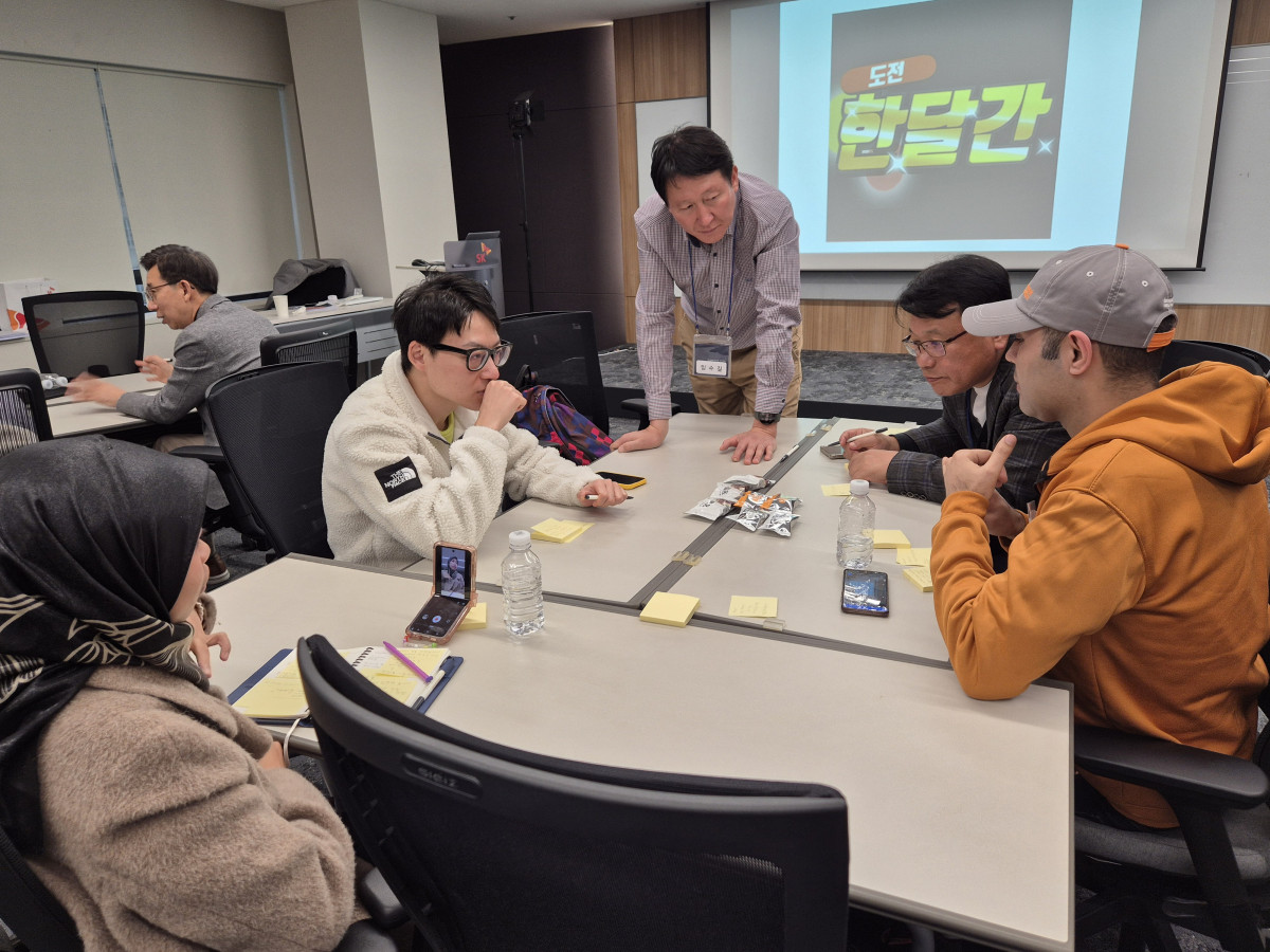 ▲7일 서울 강남구 SK오너스라운지에서 진행된 ‘이투데이 외국인 유학생 네트워크(ISN) 200 코칭 프로그램’ 오리엔테이션 현장.  (강문정 기자 kangmj@)