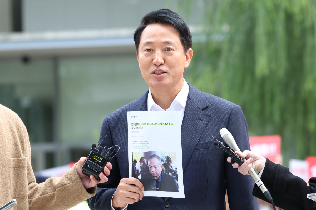 ▲오세훈 서울시장이 8일 오전 서울 종로구 KT광화문 웨스트빌딩에 마련된 김건희 여사 관련 의혹을 수사하는 민중기 특별검사 사무실에서 진행되는 소환조사에 출석하고 있다.  (뉴시스)