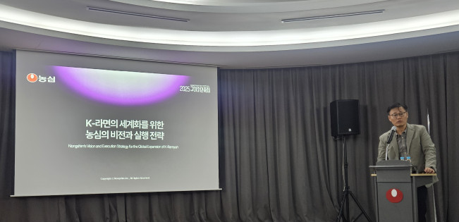 ▲심규철 농심 글로벌마케팅부문장이 7일 농심 구미공장 미디어투어에서 글로벌 전략을 발표하고 있다. (사진=정영인 기자 oin@)