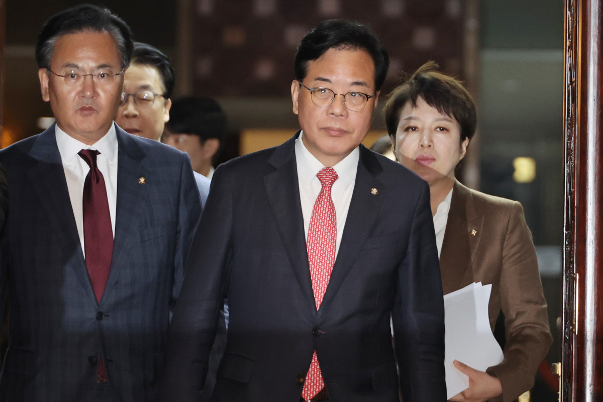 ▲국민의힘 송언석 원내대표가 26일 서울 여의도 국회에서 열린 의원총회에 참석하고 있다. 2025.10.26 (연합뉴스)