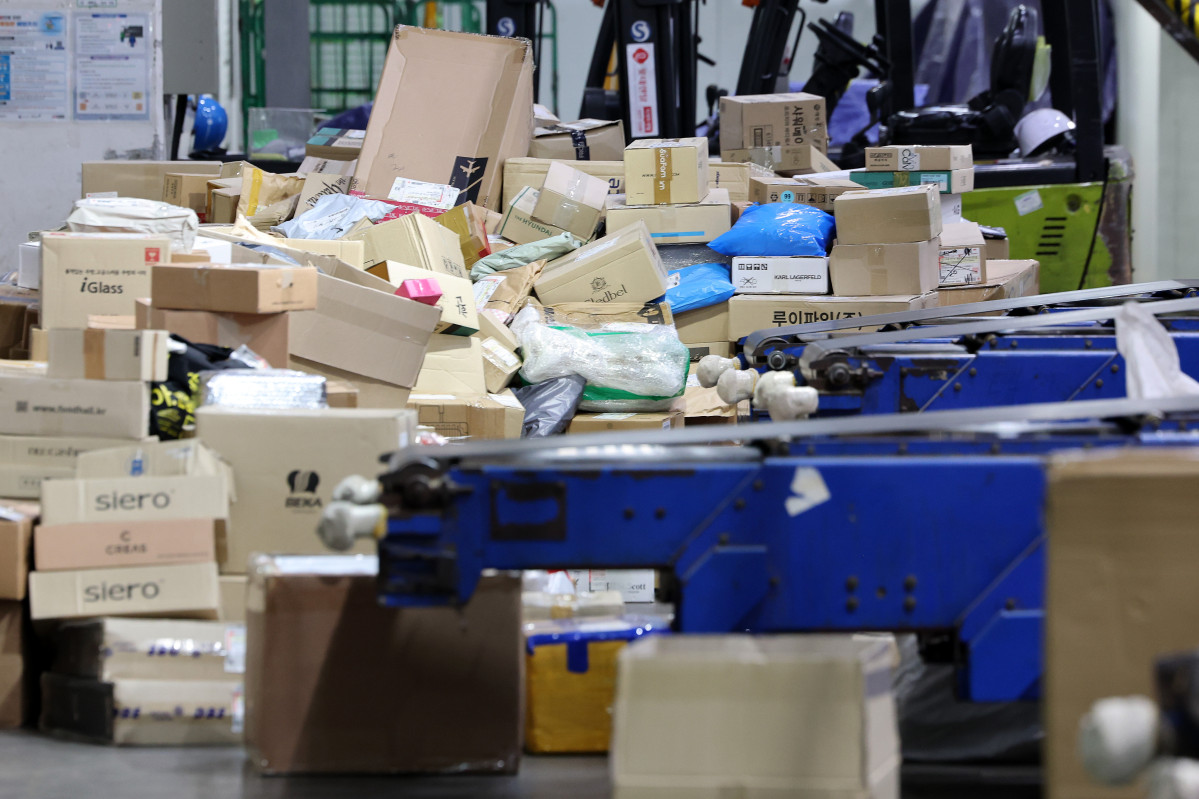 ▲택배 쌓인 물류센터의 모습. (연합뉴스)