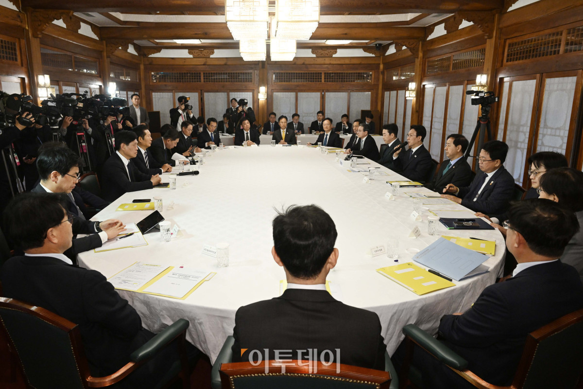 ▲김민석 국무총리가 9일 서울 종로구 국무총리공관에서 열린 고위당정협의회에서 발언하고 있다. 조현호 기자 hyunho@