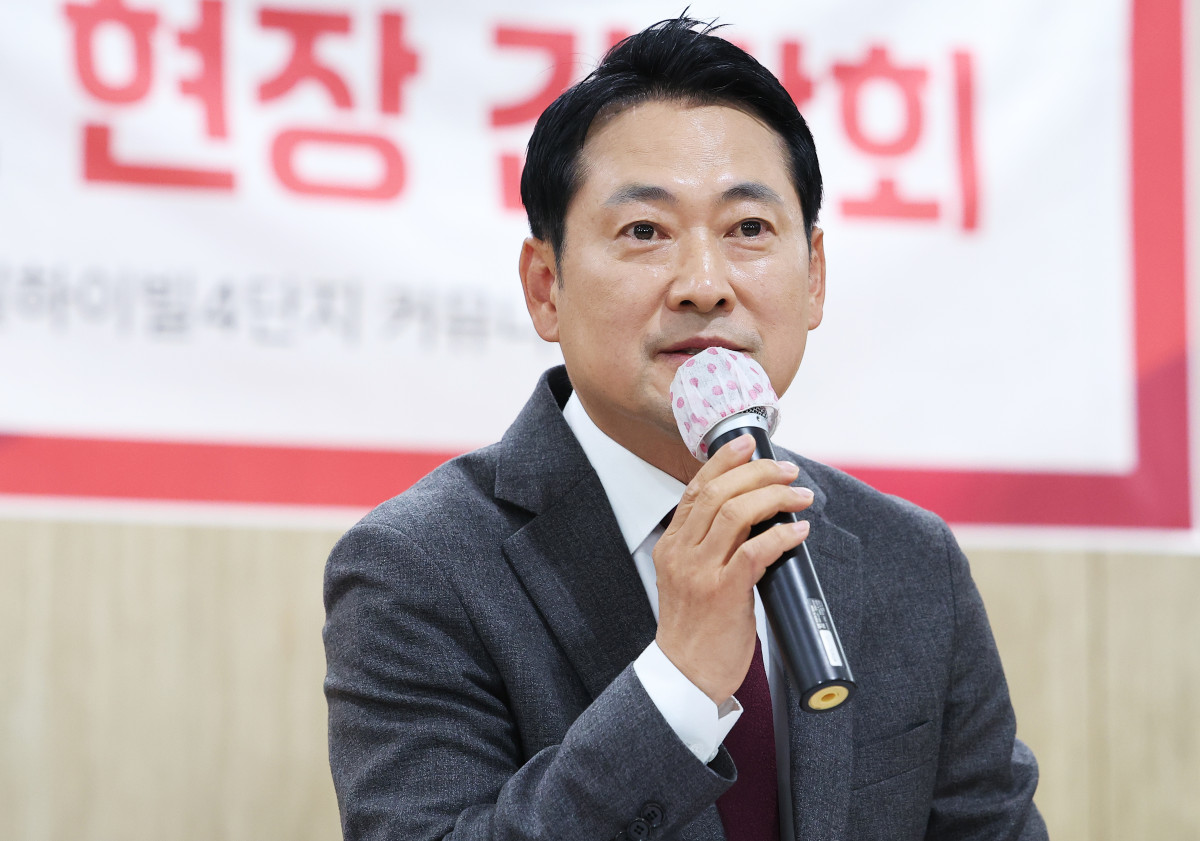 ▲국민의힘 장동혁 대표가 7일 경기도 용인시 수지구의 한 아파트 단지에서 열린 '부동산 정책 정상화 특별위원회-부동산 대책 경기도 현장 간담회'에서 발언하고 있다. 2025.11.7 (연합뉴스)