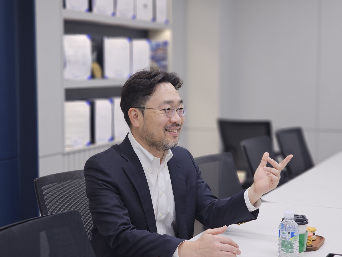 ▲김종찬 국민대학교 자동차IT융합학과 교수는 수십년간 지배하던 독일 중심의 통일된 소프트웨어 기술표준이 힘을 잃고 각자도생의 시대가 시작되고 있다며 전세계 자동차 업계가 SDV에 대한 기대와 더불어 공포에 직면했다고 진단했다. (사진=김종찬 국민대학교 자동차IT융합학과 교수)