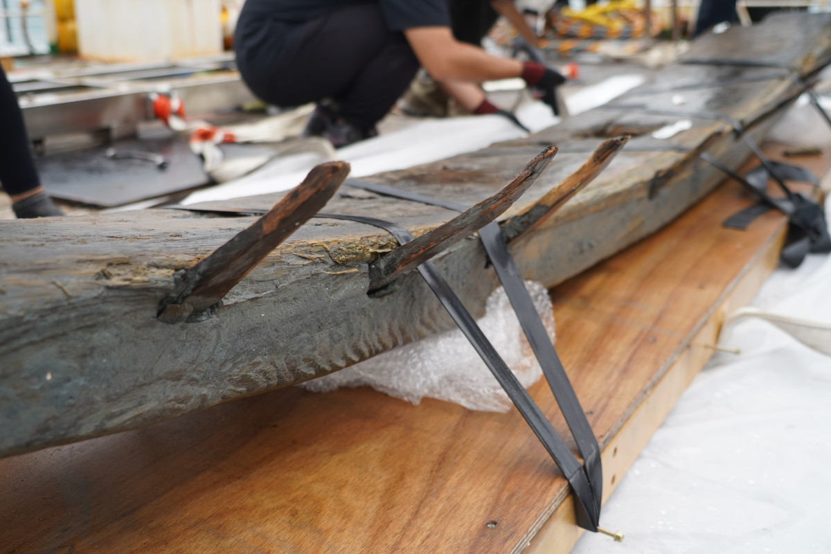 ▲인양된 마도4호선의 모습. (국가유산청)