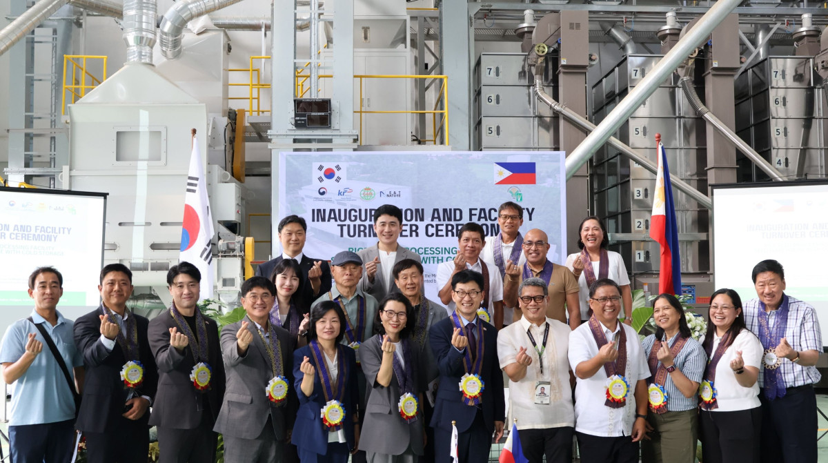 ▲한국농어촌공사는 6일 필리핀 누에바에시하의 필리핀 미작연구소(Phil Rice CES) 본부에서 ‘필리핀 고품질 쌀 종자 생산 및 보급 역량강화사업’ 준공식을 열었다. (사진제공=한국농어촌공사)