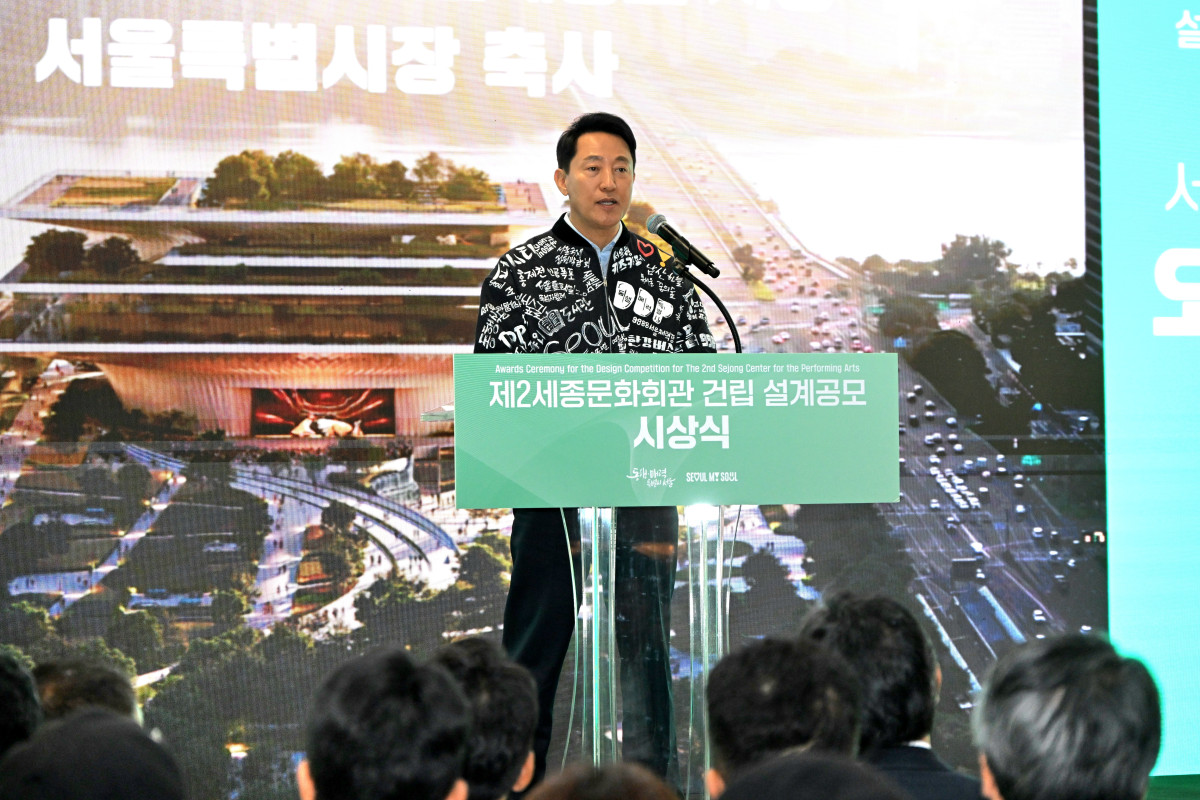 ▲오세훈 서울시장이 10일 종로구 세종문화회관에서 열린 '제2세종문화회관 건립 설계공모 시상식'에서 축사하고 있다. (사진제공=서울시)