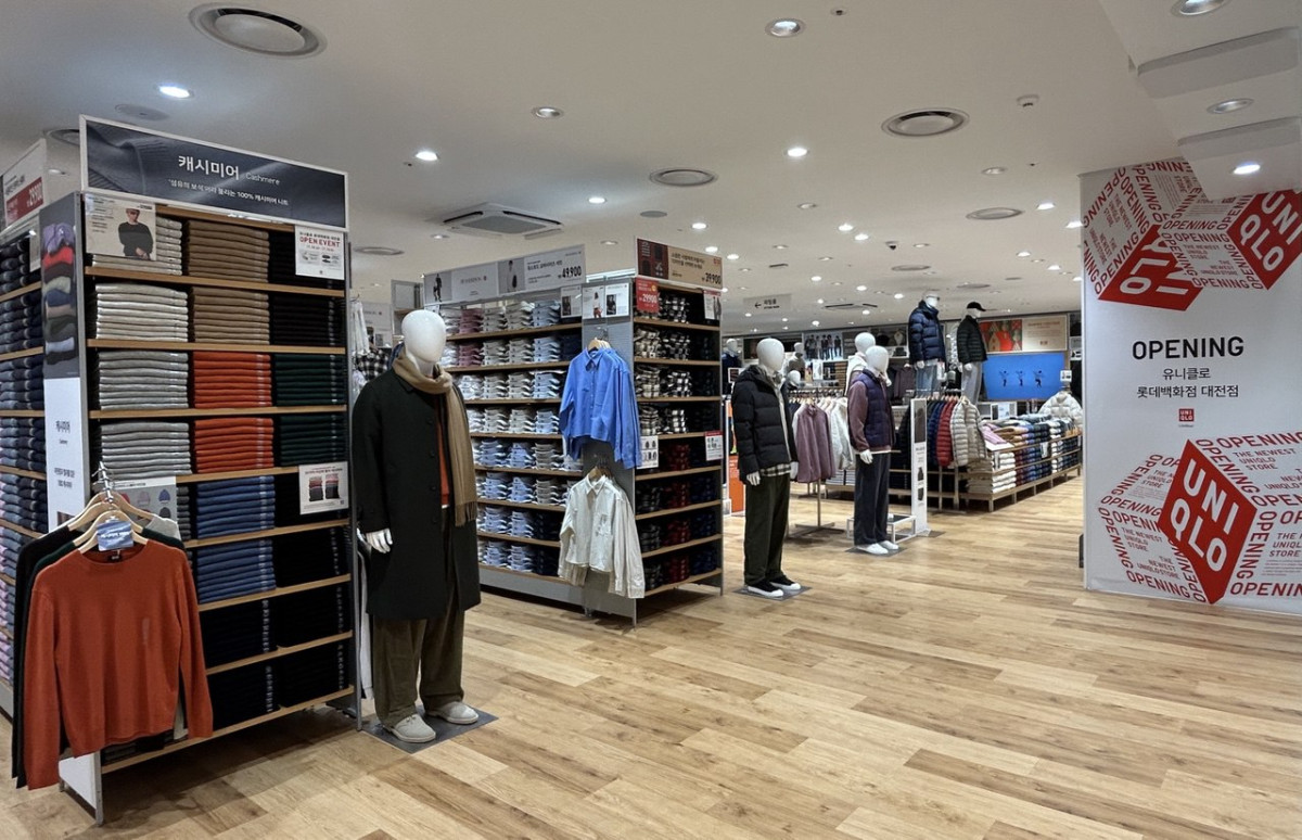 ▲유니클로 롯데백화점 대전점이 리뉴얼 오픈하면서 내부를 가로로 넓게 구성했다. (사진=연희진 기자)