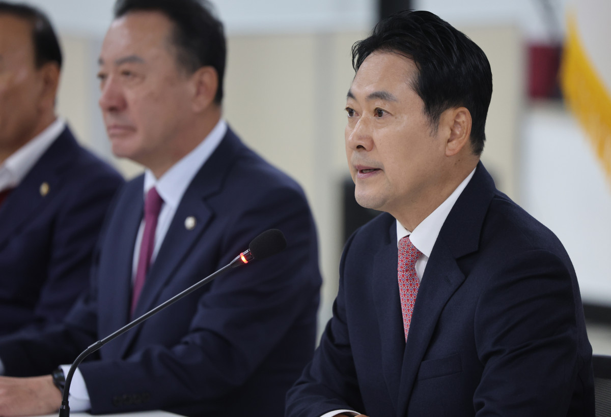 ▲국민의힘 장동혁 대표가 10일 청주시 국민의힘 충북도당 사무실에서 열린 최고위원회의에서 발언하고 있다. 2025.11.10 (연합뉴스)